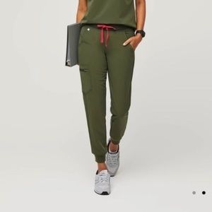 NWOT/LIMITED EDITION Figs Zamora Petite Jogger Scrub Pants - Dark Olive